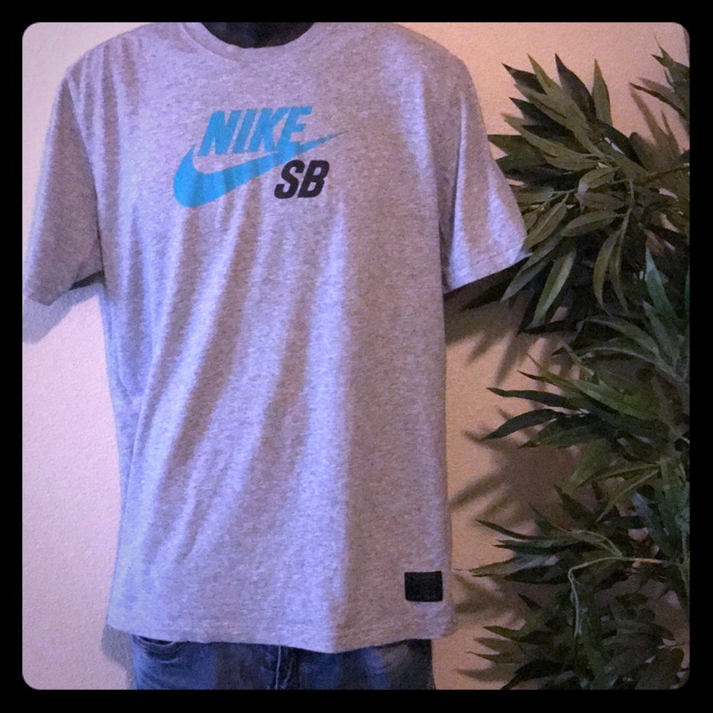 Nike tee men’s large Nike skateboard tee